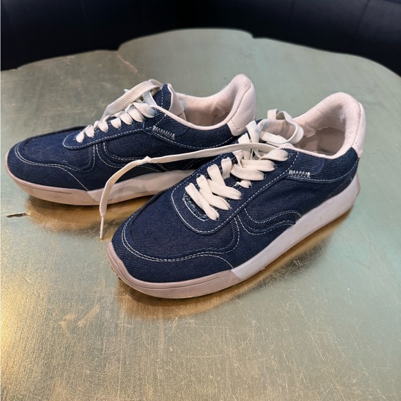 ZARA Dark Denim Sneakers Women Size
Euro 37 (6.5 US) - Picture 6 of 12